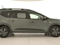 Usado Dacia Jogger Expression 101 CV (74 kW) 2025 Verde Monovolumen