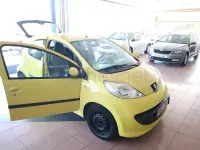 Usado Peugeot 107 54 CV (39 kW) 2007 Amarillo Utilitario