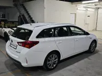 Usado Toyota Auris Hybrid Active 136 CV (100 kW) 2014 Blanco Familiar