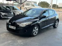 Usado Renault Mégane Dynamique 105 CV (77 kW) 2009 Negro Berlina