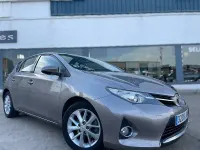 Usado Toyota Auris Advance 124 CV (91 kW) 2015 Beige Berlina