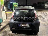 Usado Toyota Aygo X-play 69 CV (50 kW) 2015 Gris / plata Utilitario
