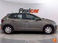 Usado VW Polo Advance 75 CV (55 kW) 2018 Gris Utilitario