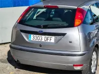 Usado Ford Focus Trend 100 CV (73 kW) 2004 Gris / plata Berlina
