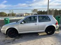 Usado VW Golf IV Highline 130 CV (95 kW) 2002 Gris / plata Berlina