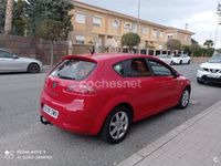 Usado Seat Leon Stylance 102 CV (75 kW) 2006 Rojo Utilitario