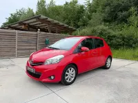 Usado Toyota Yaris Advance 90 CV (66 kW) 2014 Rojo Utilitario