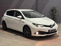Usado Toyota Auris Hybrid Edition 136 CV (100 kW) 2019 Blanco Berlina