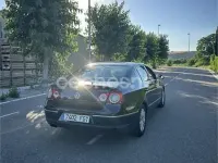 Usado VW Passat Trendline 140 CV (102 kW) 2006 Negro Berlina
