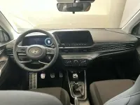 Usado Hyundai Bayon Blackline 90 CV (66 kW) 2026 Granate SUV