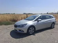 Usado Opel Astra Selective 110 CV (80 kW) 2019 Gris / plata Familiar