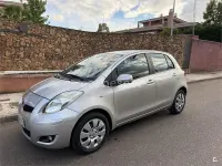 Usado Toyota Yaris 69 CV (50 kW) 2010 Gris / plata Utilitario