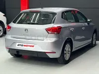 Usado Seat Ibiza Reference 80 CV (58 kW) 2019 Gris / plata Utilitario