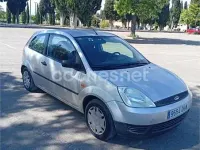 Usado Ford Fiesta 68 CV (50 kW) 2005 Gris / plata Utilitario
