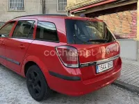 Usado Opel Astra Enjoy 100 CV (73 kW) 2005 Rojo Familiar