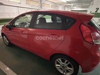 Usado Ford Fiesta Trend 100 CV (73 kW) 2015 Rojo Berlina
