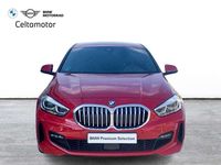 Usado BMW 118 Comfort Edition 150 CV (110 kW) 2024 Rojo Utilitario