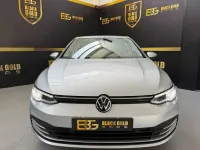 Usado VW Golf VIII Life 116 CV (85 kW) 2022 Gris Utilitario