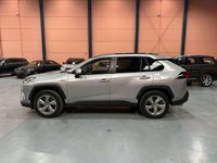 Usado Toyota RAV4 Hybrid Luxury 222 CV (163 kW) 2022 Gris / plata SUV