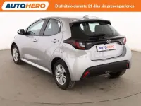 Usado Toyota Yaris Hybrid Business Edition 116 CV (85 kW) 2024 Gris / plata Berlina