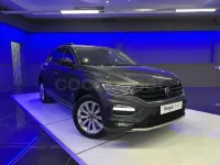 Usado VW T-Roc Advance 150 CV (110 kW) 2021 Gris / plata SUV