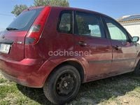 Usado Ford Fiesta Ghia 68 CV (50 kW) 2002 Rojo Utilitario
