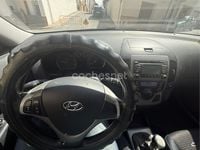 Usado Hyundai i30 Comfort 90 CV (66 kW) 2008 Negro Berlina