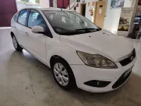 Usado Ford Focus Trend 109 CV (80 kW) 2009 Blanco Berlina