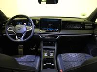 Usado VW Tiguan R-line 204 CV (150 kW) 2025 Gris plata SUV