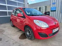 Usado Renault Twingo Authentique 75 CV (55 kW) 2009 Rojo Utilitario