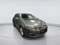 Usado Opel Astra Selective 110 CV (80 kW) 2015 Gris / plata Berlina