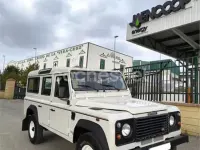 Usado Land Rover Defender 122 CV (89 kW) 2000 Blanco Familiar