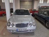 Usado Mercedes E270 Elegance 170 CV (125 kW) 2002 Gris / plata Berlina