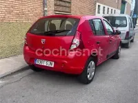 Usado Dacia Sandero Ambiance 75 CV (55 kW) 2008 Rojo Utilitario