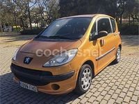 Usado Peugeot 1007 75 CV (55 kW) 2006 Naranja Monovolumen