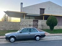 Usado BMW 318 115 CV (84 kW) 1989 Gris / plata Berlina