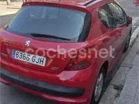 Usado Peugeot 207 70 CV (51 kW) 2008 Rojo Berlina