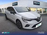 Usado Renault Clio Techno 91 CV (66 kW) 2023 Gris Utilitario