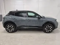 Usado Opel Mokka 136 CV (100 kW) 2025 Gris / plata SUV