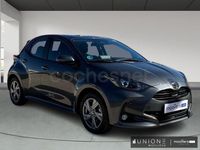 Usado Toyota Yaris Hybrid Active 116 CV (85 kW) 2024 Gris / plata Berlina