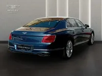 Usado Bentley Flying Spur 550 CV (404 kW) 2023 Azul metalizado Berlina