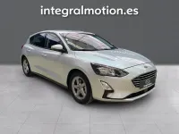 Usado Ford Focus Trend 95 CV (69 kW) 2019 Gris Berlina
