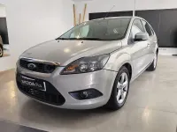 Usado Ford Focus Titanium 109 CV (80 kW) 2010 Gris / plata Berlina