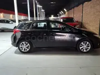 Begagnad Toyota Auris Active 132 HK (97 kW) 2013 Svart Sedan