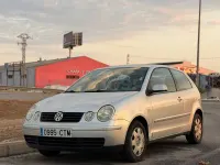 Usado VW Polo Highline 75 CV (55 kW) 2003 Gris / plata Berlina