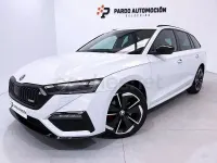 Usado Skoda Octavia RS 200 CV (147 kW) 2023 Blanco Familiar