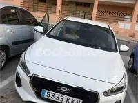 Usado Hyundai i30 GO! 120 CV (88 kW) 2018 Blanco Berlina