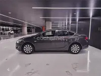Usado Opel Astra Excellence 130 CV (95 kW) 2013 Negro Berlina