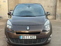 Usado Renault Grand Scénic Dynamique 130 CV (95 kW) 2011 Marrón Monovolumen