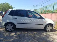 Usado Ford Fiesta 80 CV (58 kW) 2005 Blanco Utilitario